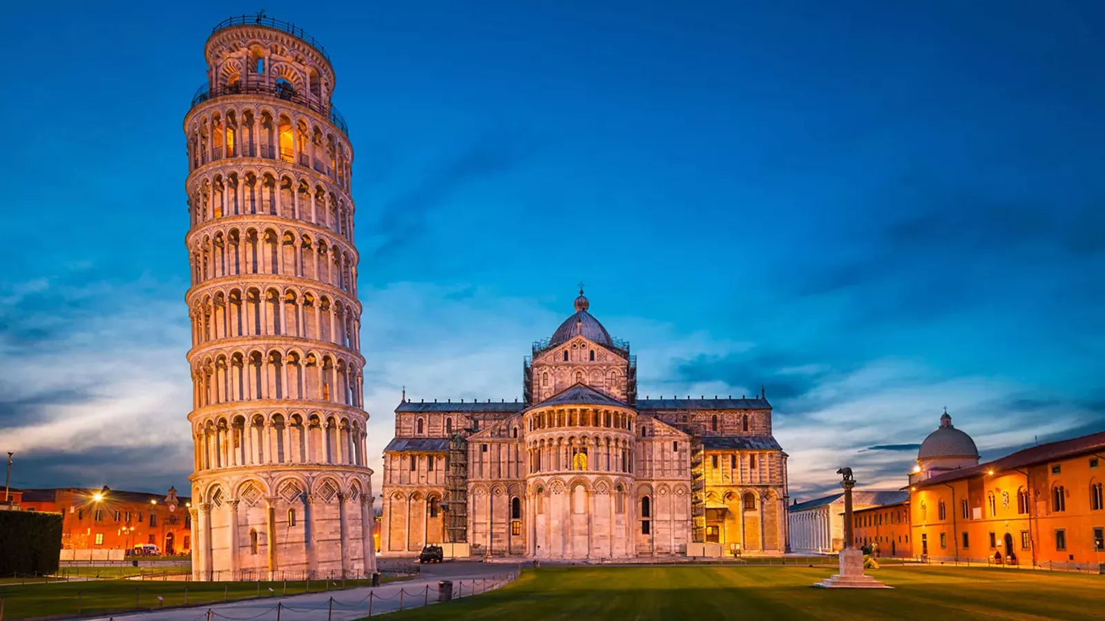 Pisa and Piazza dei Miracoli, jewels of extraordinary beauty