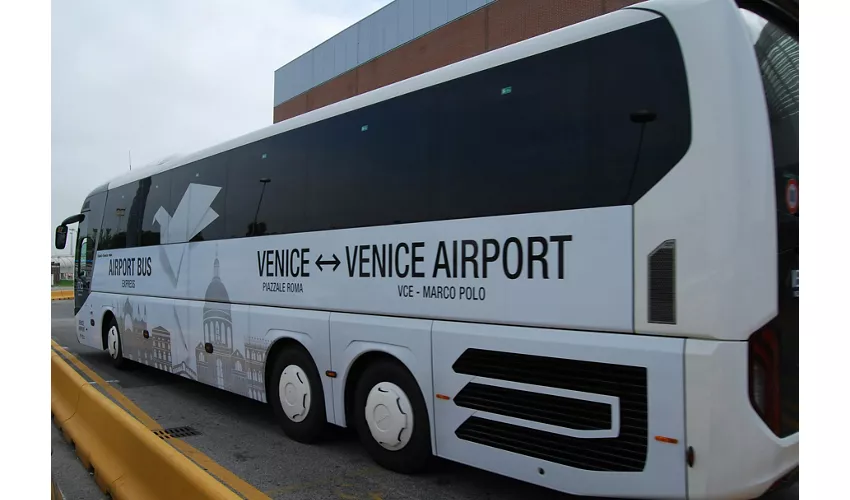 Venice: Shuttle Bus Transfer from Marco Polo Airport to Venice