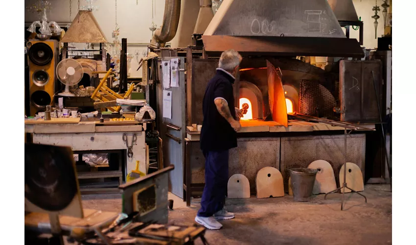 Murano y Burano: Excursión Privada en Barco + Demostración de Soplado de Vidrio y Encaje