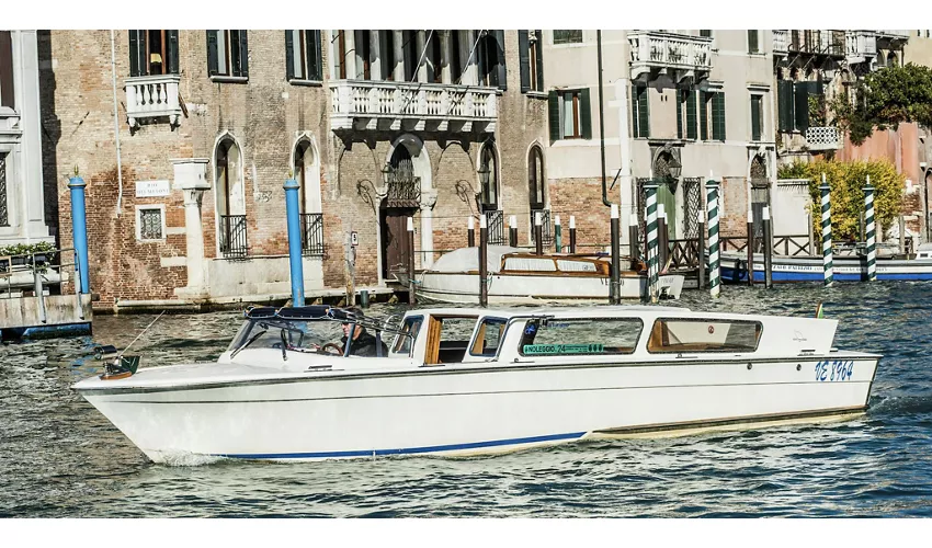 Venice: Water Taxi Transfer from Venice City Center to Marco Polo Airport