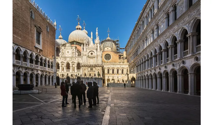 Doge’s Palace & St. Mark’s Basilica: Small Group Guided Tour