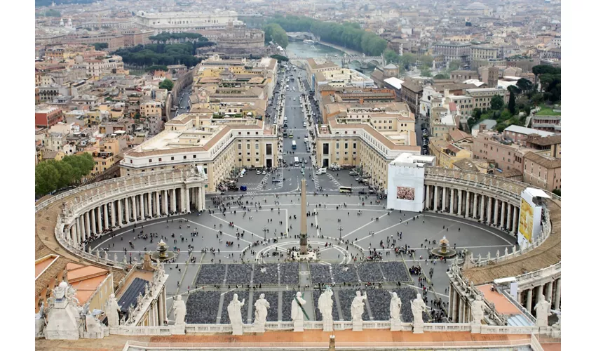 St. Peter's Basilica: Early Morning Guided Tour + Dome & Vatican Grottoes Access