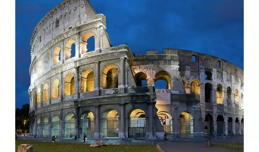 Roma: Tour panoramico in autobus + viaggio di andata e ritorno da/per Civitavecchia