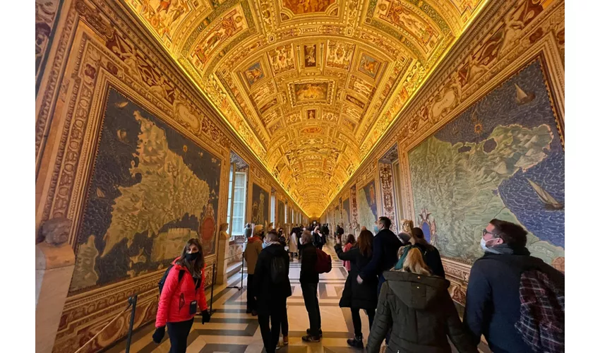 Vatican Museums & St. Peter's Basilica: Small Group Tour