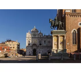 Hidden Venice: The Unusual Walking Tour & Gondola Ride