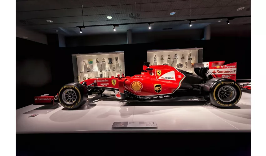 Museo Enzo Ferrari + Museo Ferrari de Maranello + Simulador de F1