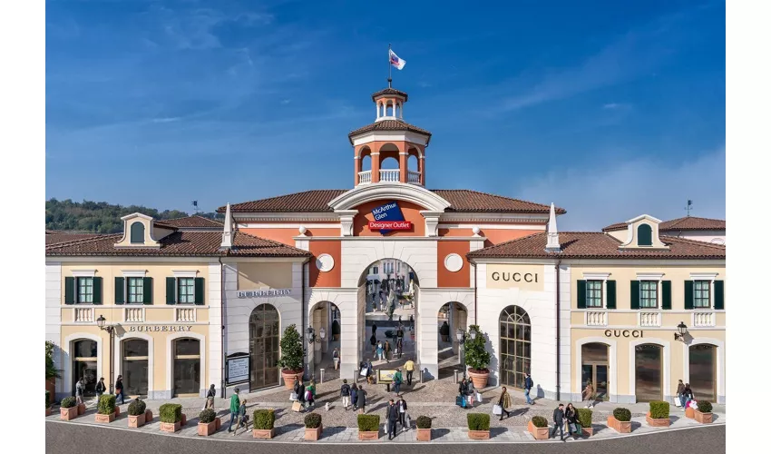 Serravalle Designer Outlet: Roundtrip Shuttle Transfer from Milan