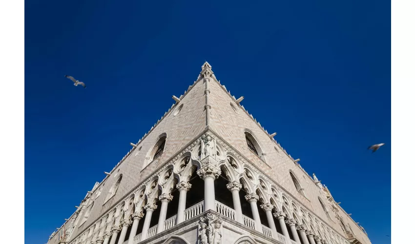 Doge's Palace: Secret Itinerary Guided Tour in Italian Or French