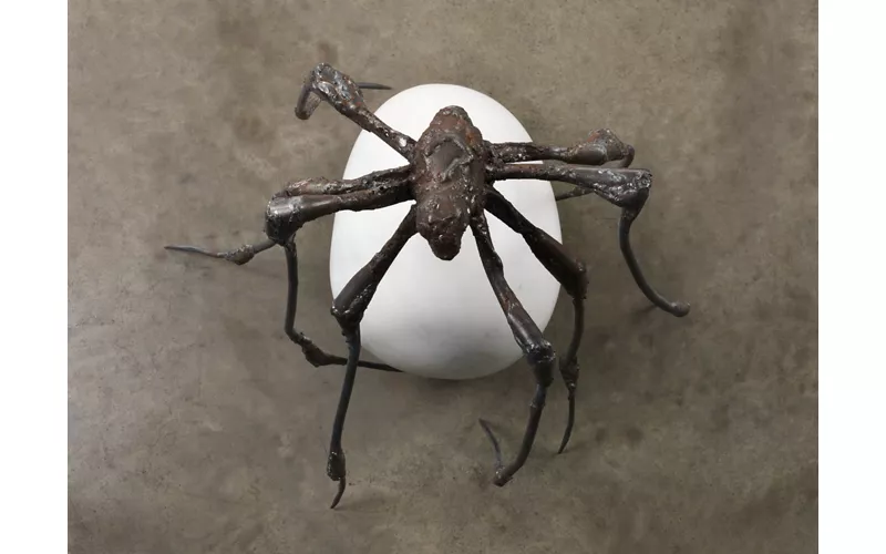 Louise Bourgeois, Spider, 2000 – Steel and marble