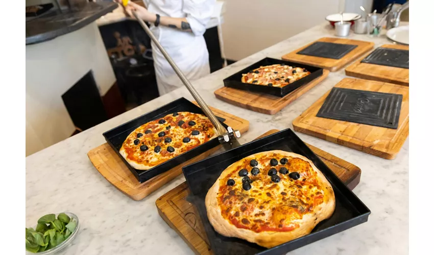 Rome: Tiramisu and Pizza Cooking Class