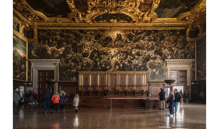 St. Mark's Basilica, Doge's Palace: Guided Tour + Gondola Ride on Grand Canal