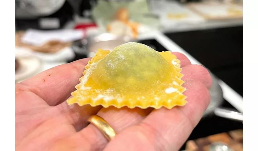 Emilia-Romaña: Clase de elaboración de pasta + Cata de vinos