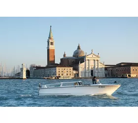 Venice: Water Taxi Transfer from Venice City Center to Marco Polo Airport