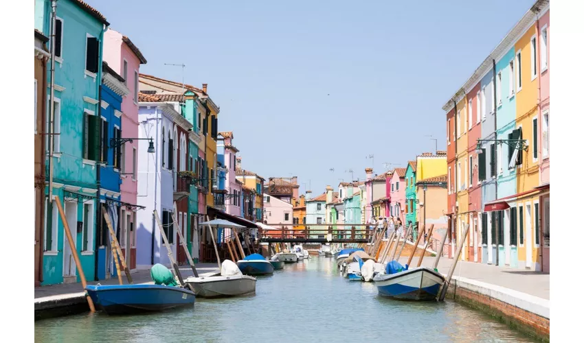 Murano e Burano: Dimostrazione di soffiatura del vetro + trasferimento