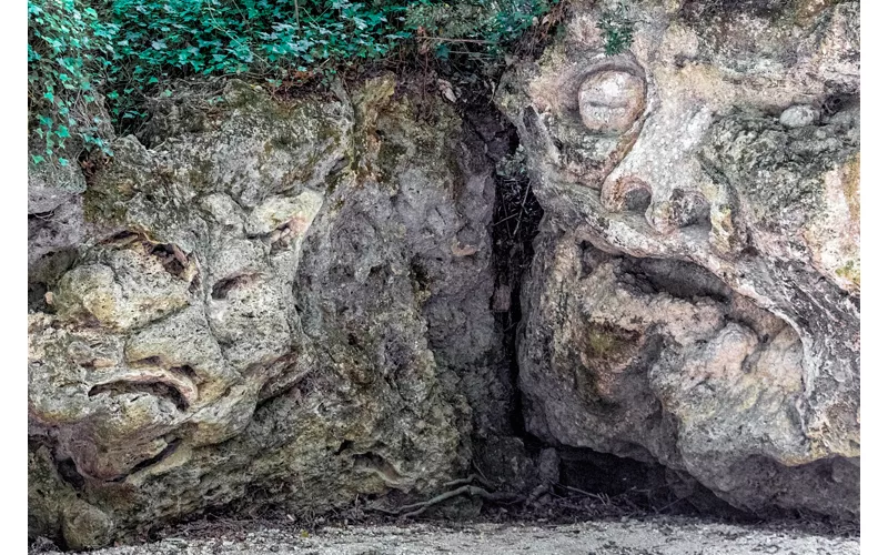 Pioraco et le sentier Li Vurgacci : entre nature vivante et visages de pierre (MC)