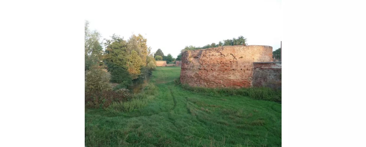 4.1_arginelli_mura_castello.jpg