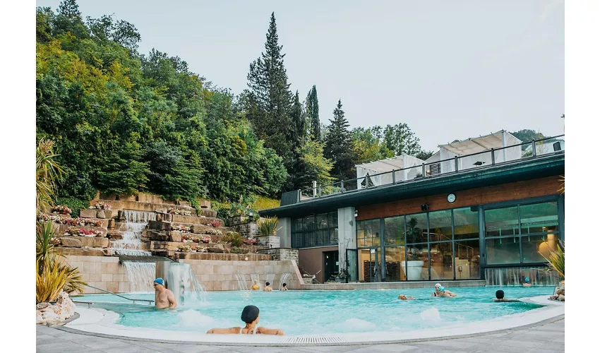 Roseo Euroterme Wellness Resort: Masaje de 25 minutos, Aperitivo + 2 horas de acceso a la piscina