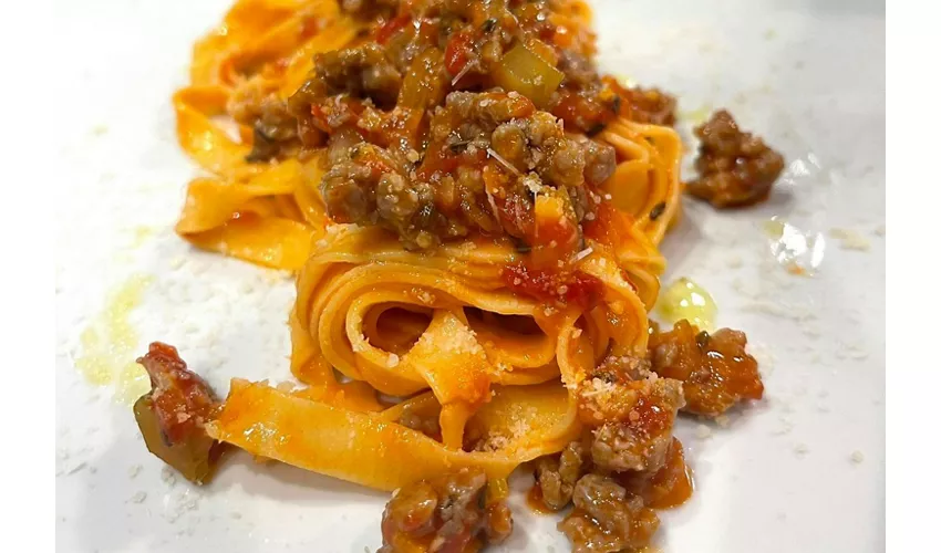 Emilia-Romaña: Clase de elaboración de pasta + Cata de vinos