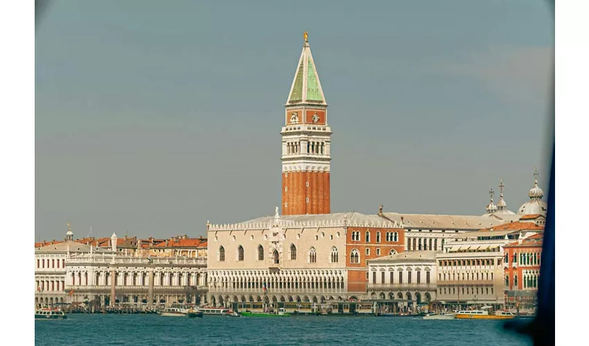 Venezia: Tour in barca + bicchiere di prosecco