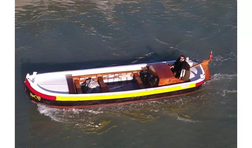 Murano, Burano & Torcello: Traditional Boat Tour + Glass-blowing Demonstration