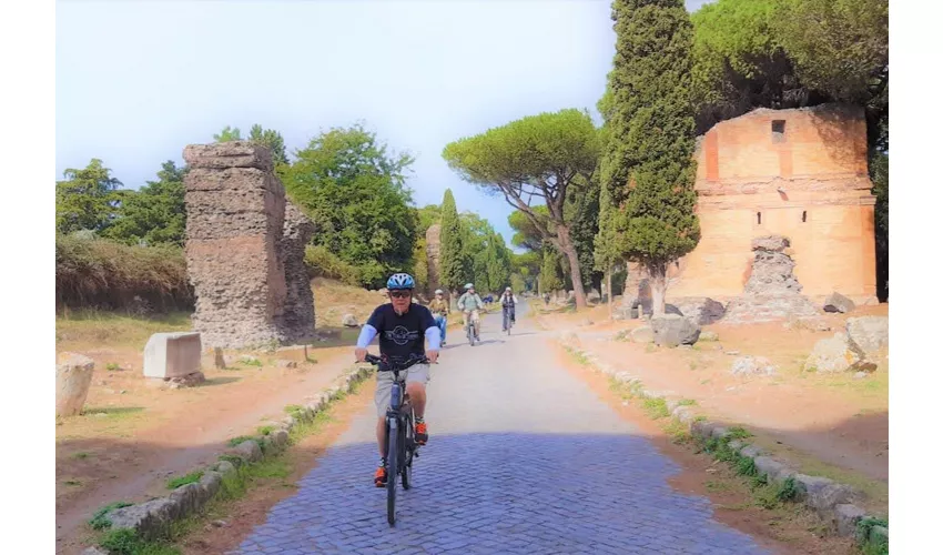 Catacombe e Appia Antica Roma: Biglietto d'ingresso, visita guidata + tour in bicicletta