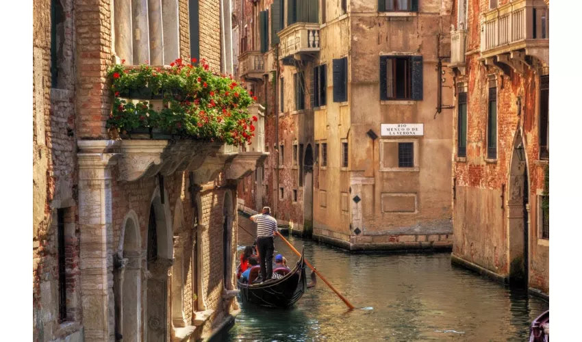 Venice: Gondola Ride with Live Commentary