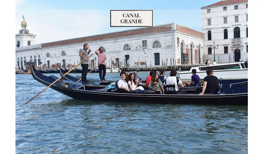 Hidden Venice: The Unusual Walking Tour & Gondola Ride