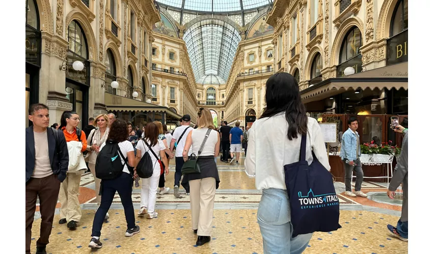 Duomo di Milano e Terrazze: Tour Guidato + Tour a Piedi di Vittorio Emanuele