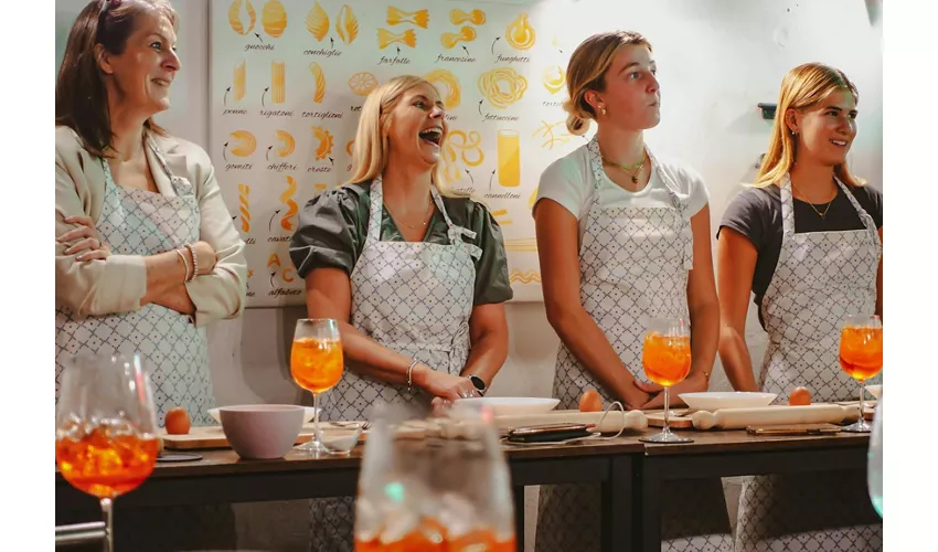 Corso di cucina "Spritz e spaghetti a Roma": pasta fresca + 3 cocktail