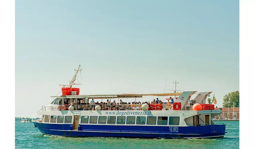 Murano und Burano: Bootstour + Glasbläserdemo vom Bahnhof aus