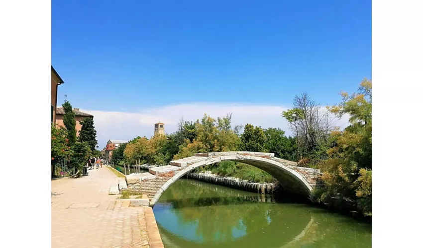 Murano, Burano & Torcello: Afternoon Boat Tour + Glass-blowing Demonstration