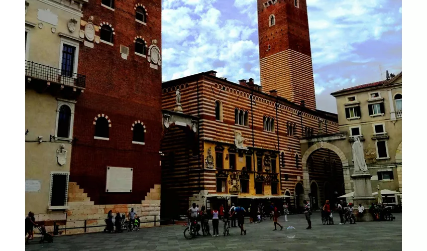 Verona Guided Walking Tour: History and Hidden Gems