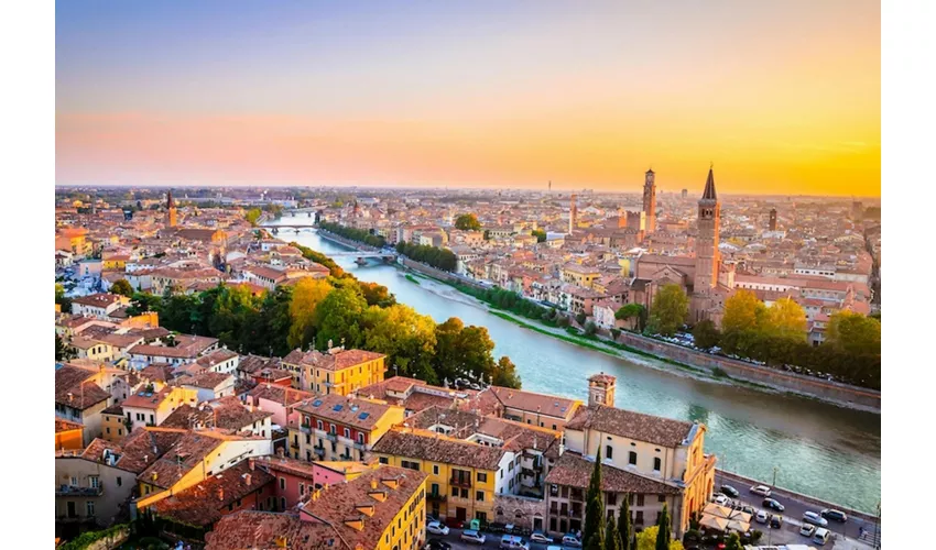 Verona, Sirmione e il Lago di Garda con crociera in barca da Milano