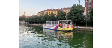 Aperitif by boat on the Navigli