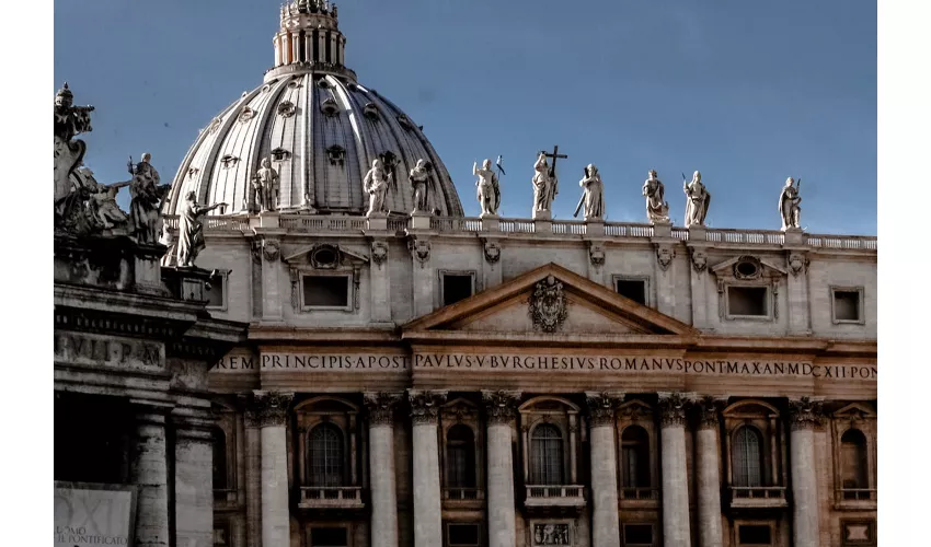 St. Peter's Basilica: Guided Tour + Vatican Grottoes Access