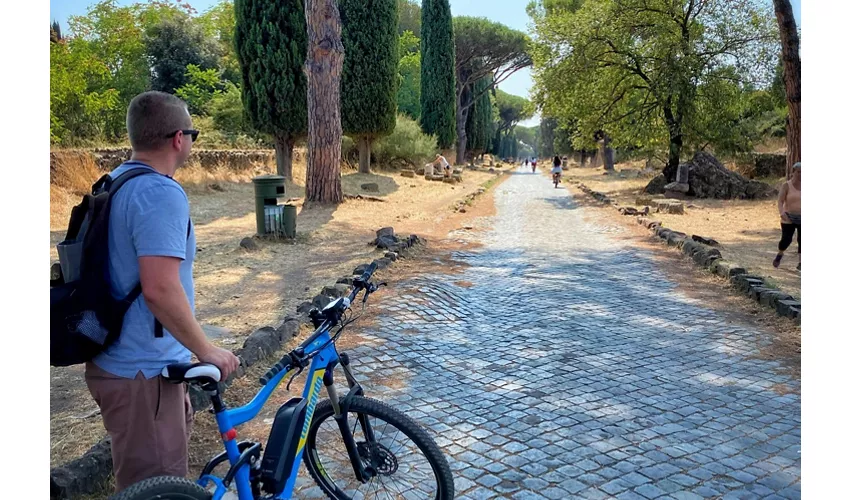 Via Appia: Tour in E-Bike fuori dai sentieri battuti + Catacombe + Cibo