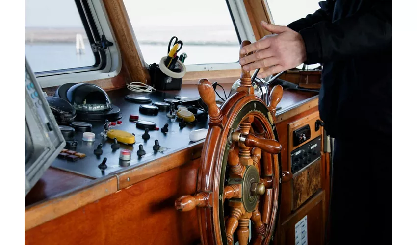 Murano & Burano: Boat Tour from Punta Sabbioni + Glass Demonstration