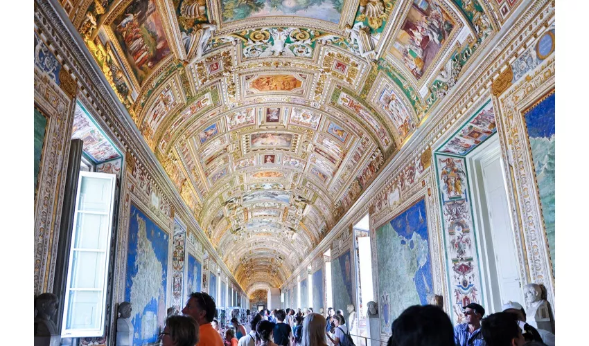 Vatican Museums: Guided Tour + St. Peter's Basilica Entry