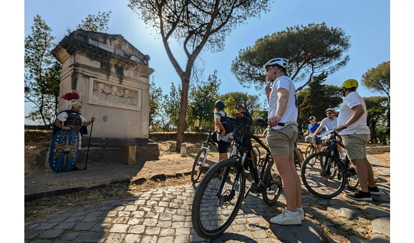 Appia Antica e Catacombe Roma: Tour guidato in E-Bike con trasferimento privato