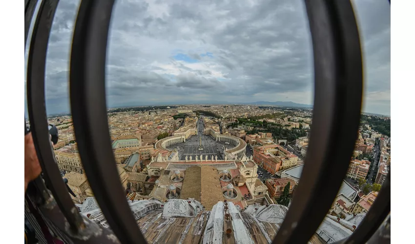 St. Peter's Basilica: Early Morning Guided Tour + Dome & Vatican Grottoes Access