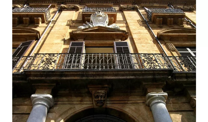 Palacio de Riso: Entrada