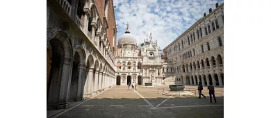 Tour de itinerarios secretos del Palacio Ducal: Acceso rápido