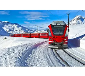 St. Moritz e Tirano: Tour in giornata da Milano + viaggio in treno Bernina Express