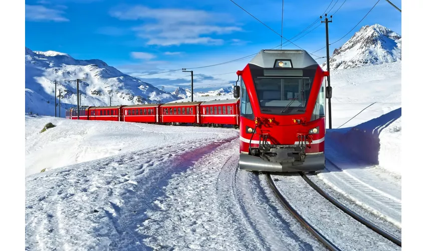 St. Moritz & Tirano: Tagestour ab Mailand + Bernina Express Zugfahrt