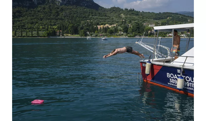 Lake Garda: 6-Hr Boat Tour with Stop in Sirmione