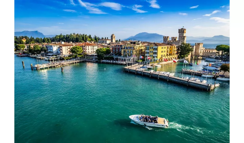 Sirmione e il Lago di Garda: Tour guidato da Verona + Barca privata + Degustazione di Spritz