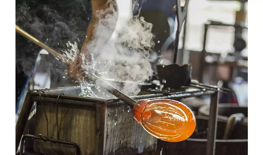 Murano, Burano & Torcello: Traditional Islands Boat Tour + Glassblowing Demo