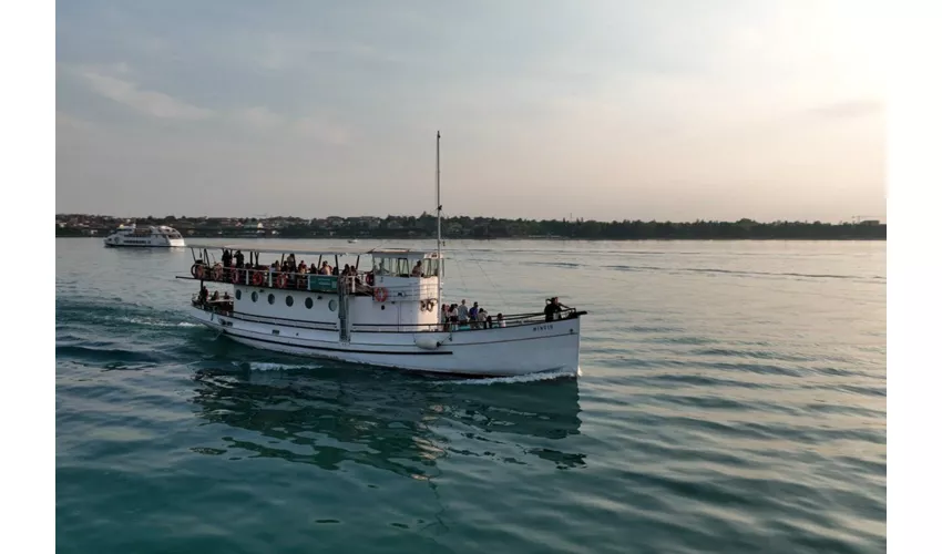 Lago de Garda: Excursión histórica en barco desde Peschiera del Garda