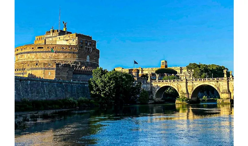 Castel Sant'Angelo: Biglietto d'ingresso + Tour in barca Hop-on Hop-off