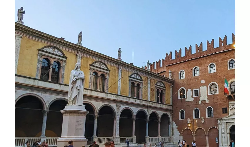Dante en Verona: Recorrido a pie del Infierno al Paraíso